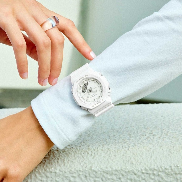 Casio GMA-P2100-7ADR